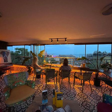 The Local Exclusive Bed & Breakfast Istanbul Exterior photo